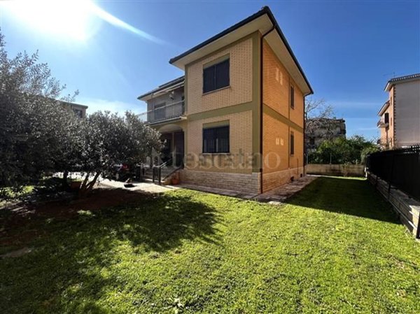 casa indipendente in vendita a Roma in zona Osteria del Curato