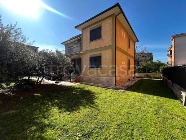 casa indipendente in vendita a Roma in zona Osteria del Curato