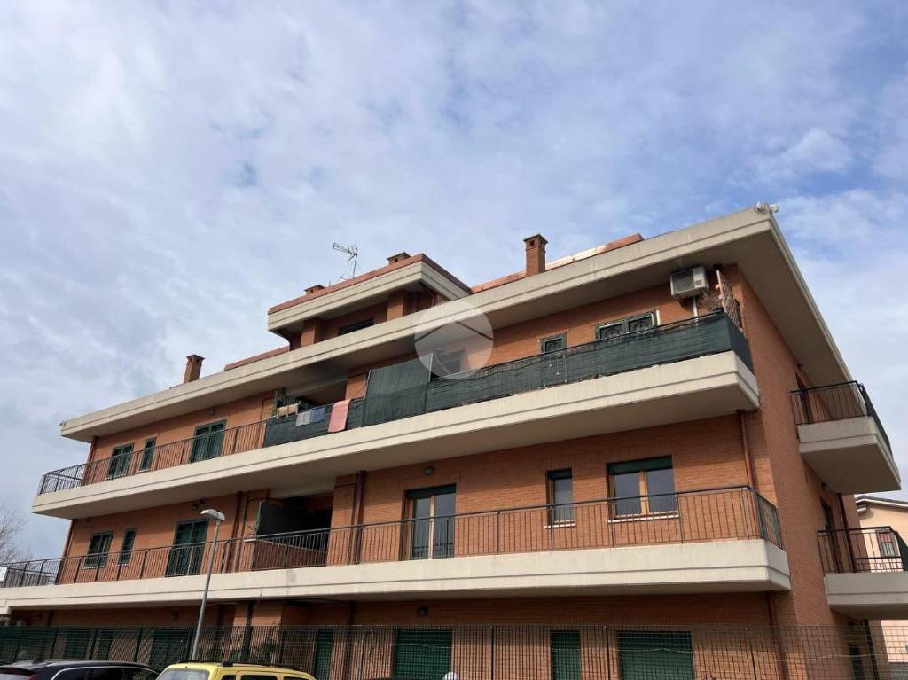 appartamento in vendita a Roma in zona Osteria del Curato