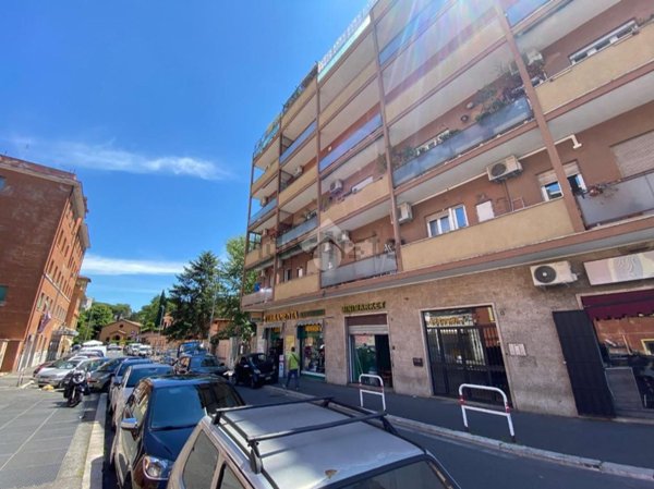 locale commerciale in vendita a Roma in zona Aurelio