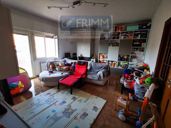 appartamento in vendita a Roma in zona Case Rosse