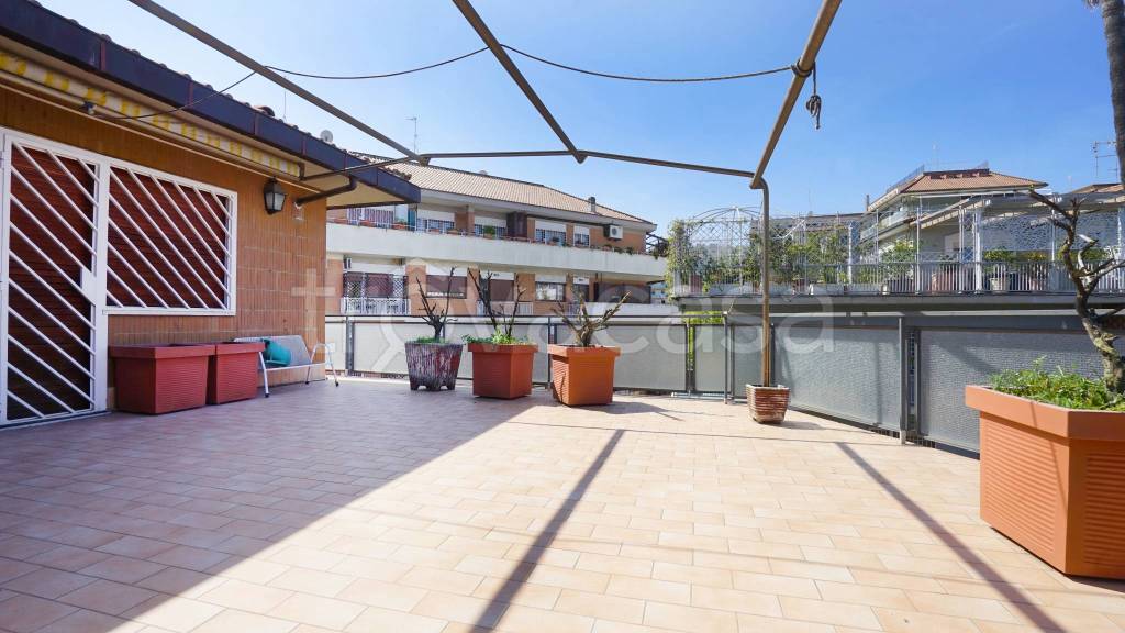 appartamento in vendita a Roma in zona Ardeatino