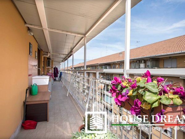 appartamento in vendita a Roma in zona Don Bosco