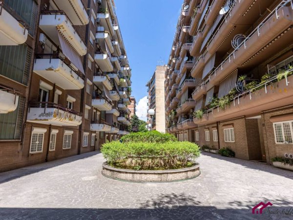 appartamento in vendita a Roma in zona Ardeatino