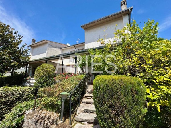 casa indipendente in vendita a Roma in zona Casal Palocco