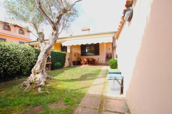 casa indipendente in vendita a Roma in zona Infernetto