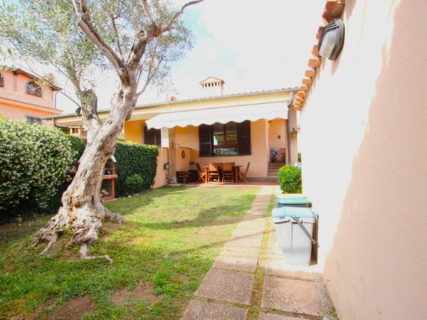 casa indipendente in vendita a Roma in zona Infernetto