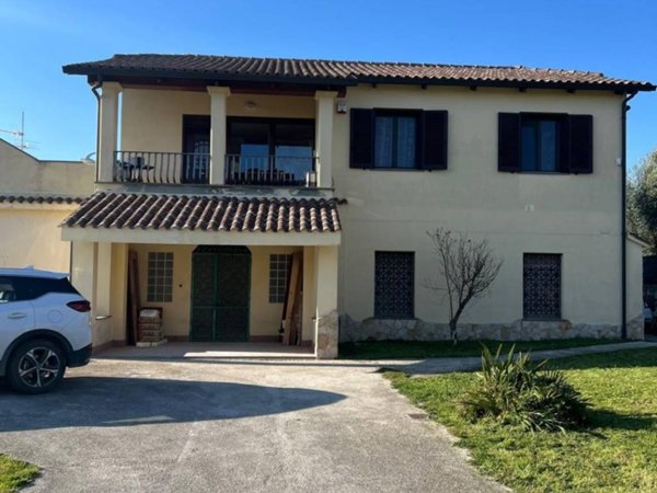 casa indipendente in vendita a Roma in zona Lunghezza