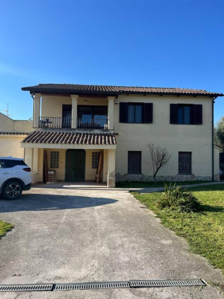 casa indipendente in vendita a Roma in zona Lunghezza