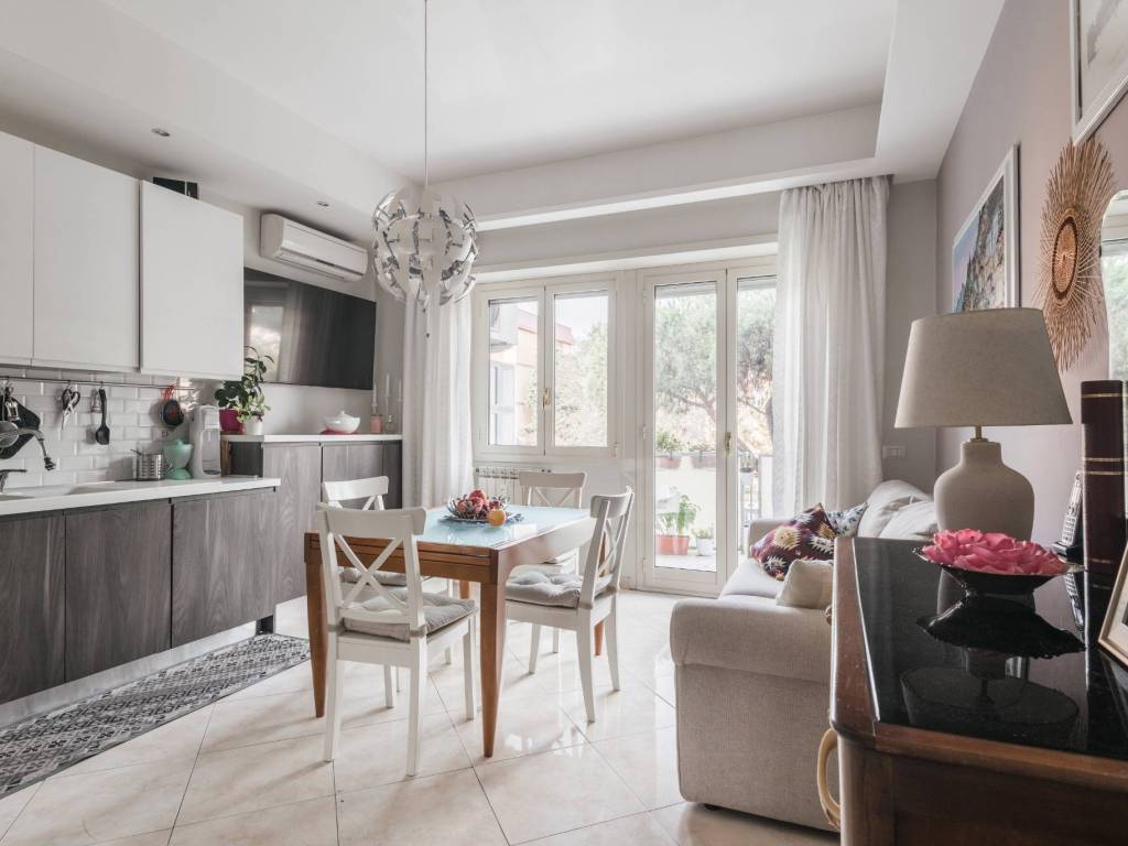 appartamento in vendita a Roma in zona Ostia