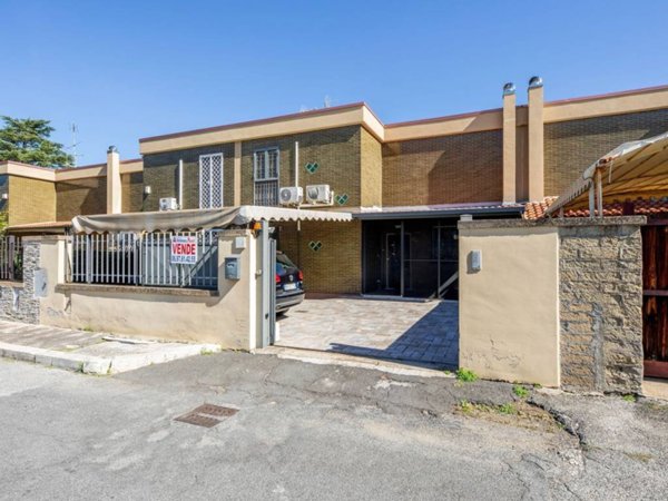 casa indipendente in vendita a Roma in zona Torre Gaia