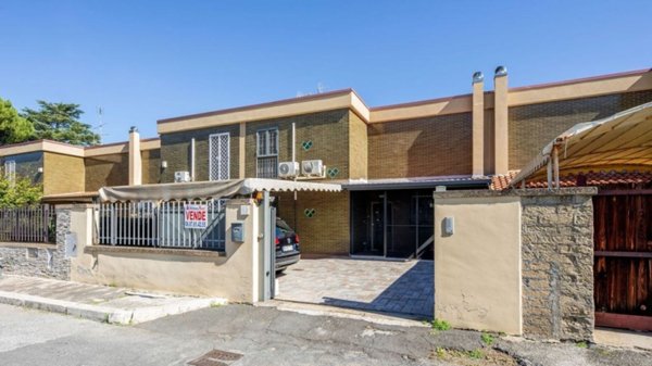 casa indipendente in vendita a Roma in zona Torre Gaia