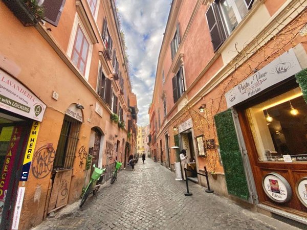 negozio in vendita a Roma in zona Trastevere