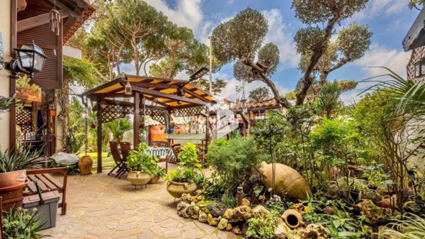 casa indipendente in vendita a Roma in zona Infernetto