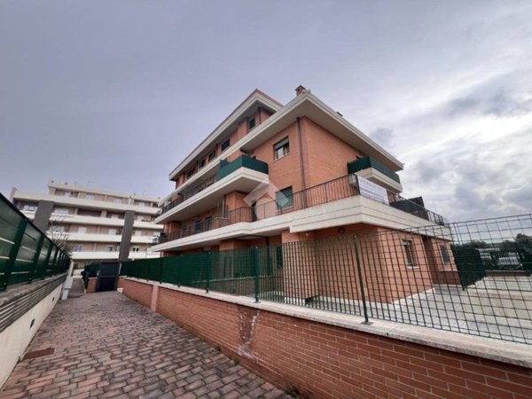 appartamento in vendita a Roma in zona Osteria del Curato