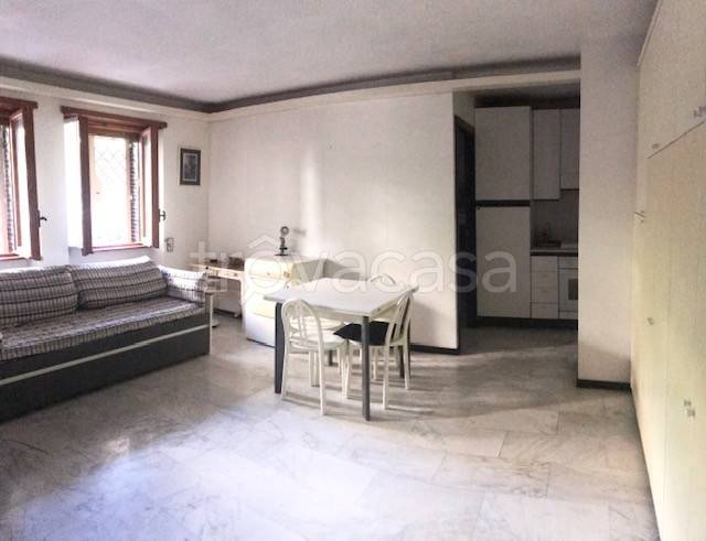 ufficio in vendita a Roma in zona Mostacciano