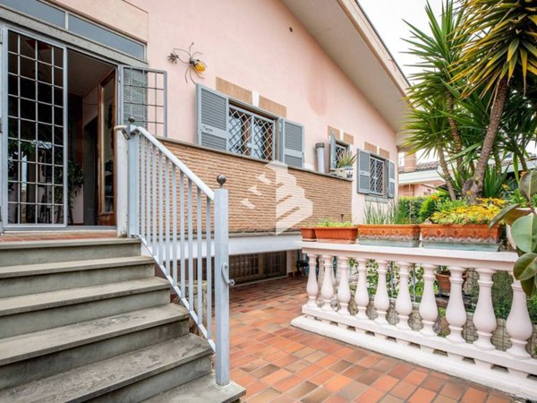 casa indipendente in vendita a Roma in zona Romanina
