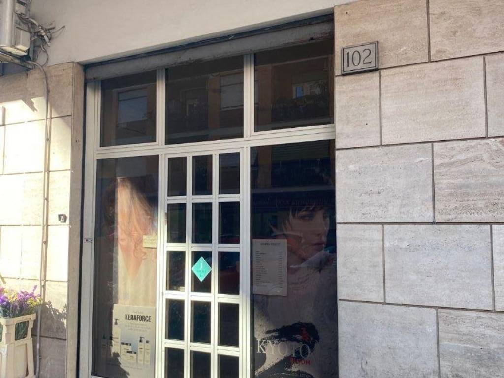 negozio in vendita a Roma in zona Appio Claudio