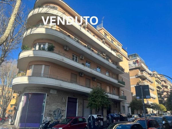 appartamento in vendita a Roma in zona Appio Latino