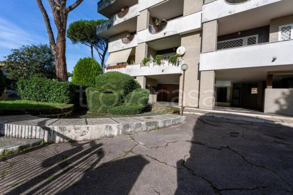 appartamento in vendita a Roma in zona Corviale