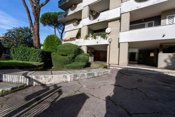 appartamento in vendita a Roma in zona Corviale