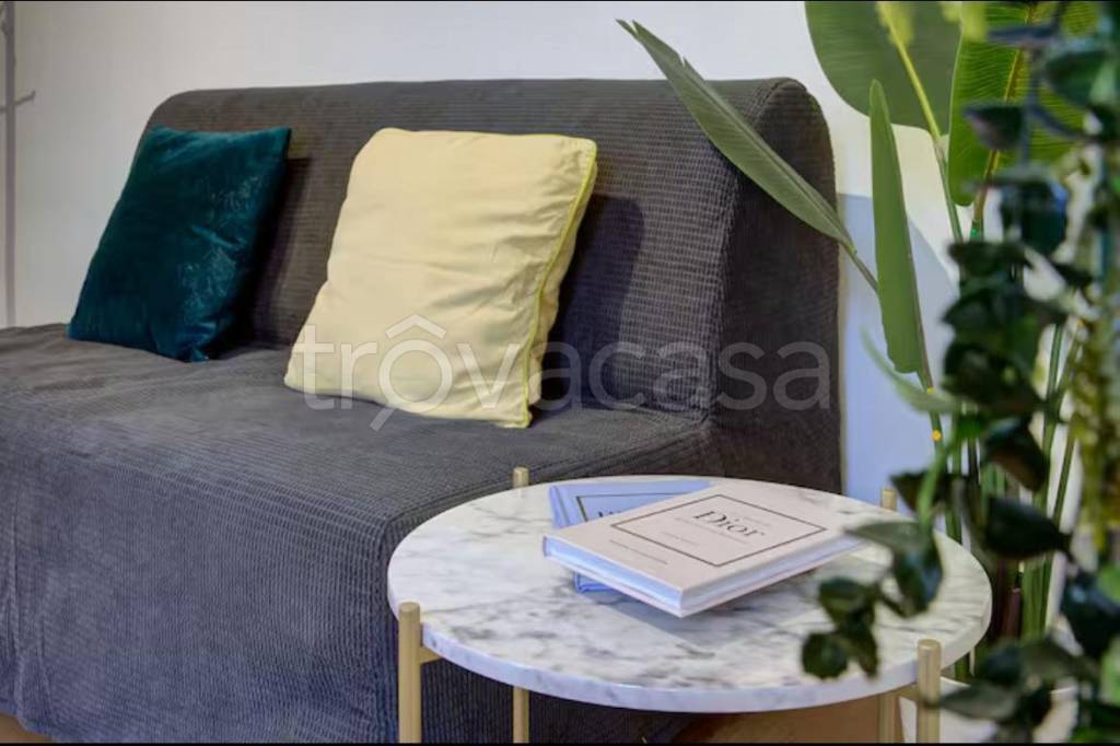negozio in vendita a Roma in zona Appio Latino