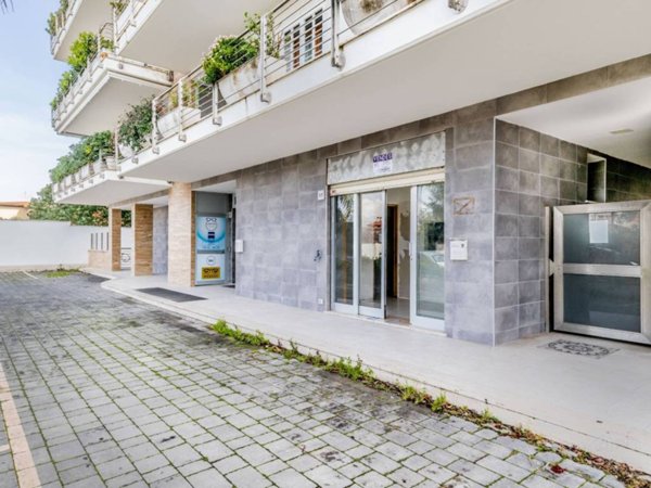 negozio in vendita a Roma in zona Mezzocammino