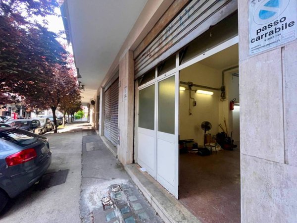 negozio in vendita a Roma in zona Portuense