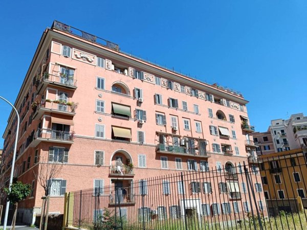 appartamento in vendita a Roma in zona Tuscolano
