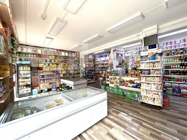 ufficio in vendita a Roma in zona Ardeatino