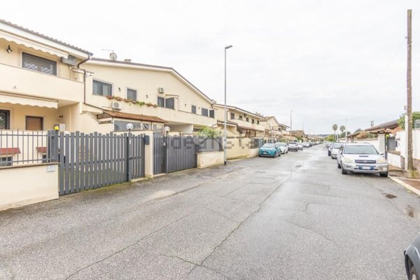 appartamento in vendita a Roma in zona Infernetto