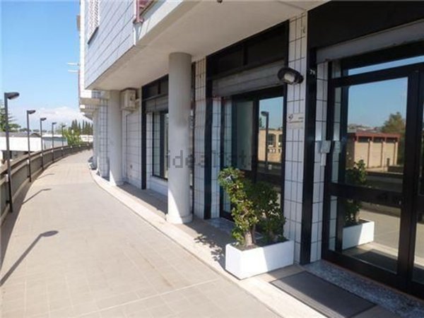 negozio in vendita a Roma in zona Ardeatino
