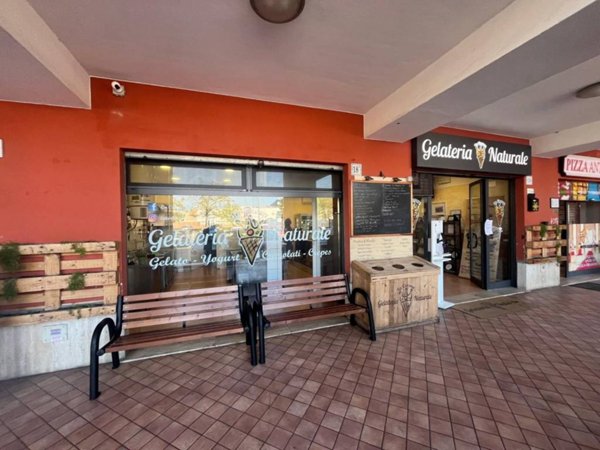 negozio in vendita a Roma in zona Casalotti