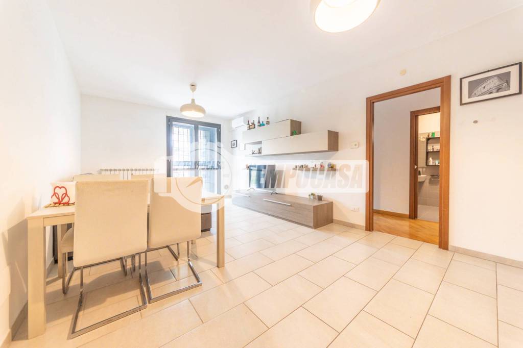 appartamento in vendita a Roma in zona Tor Cervara
