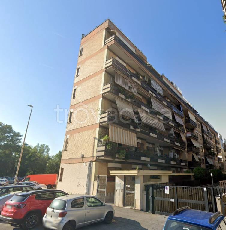 appartamento in vendita a Roma in zona Ostia