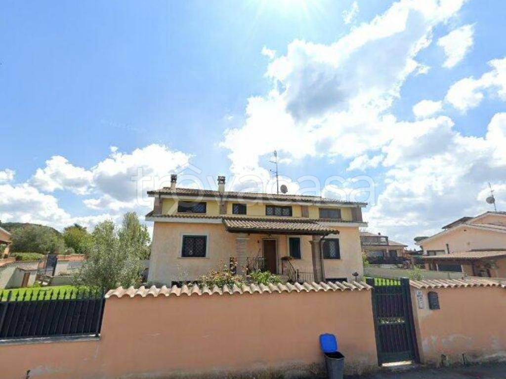 casa indipendente in vendita a Roma