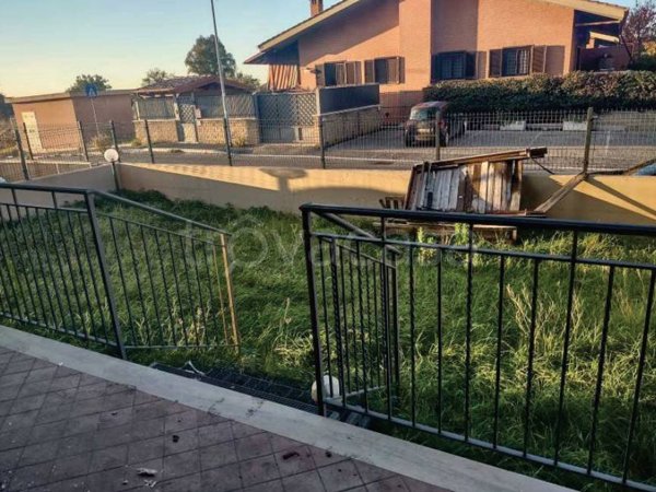 appartamento in vendita a Roma in zona Lunghezza