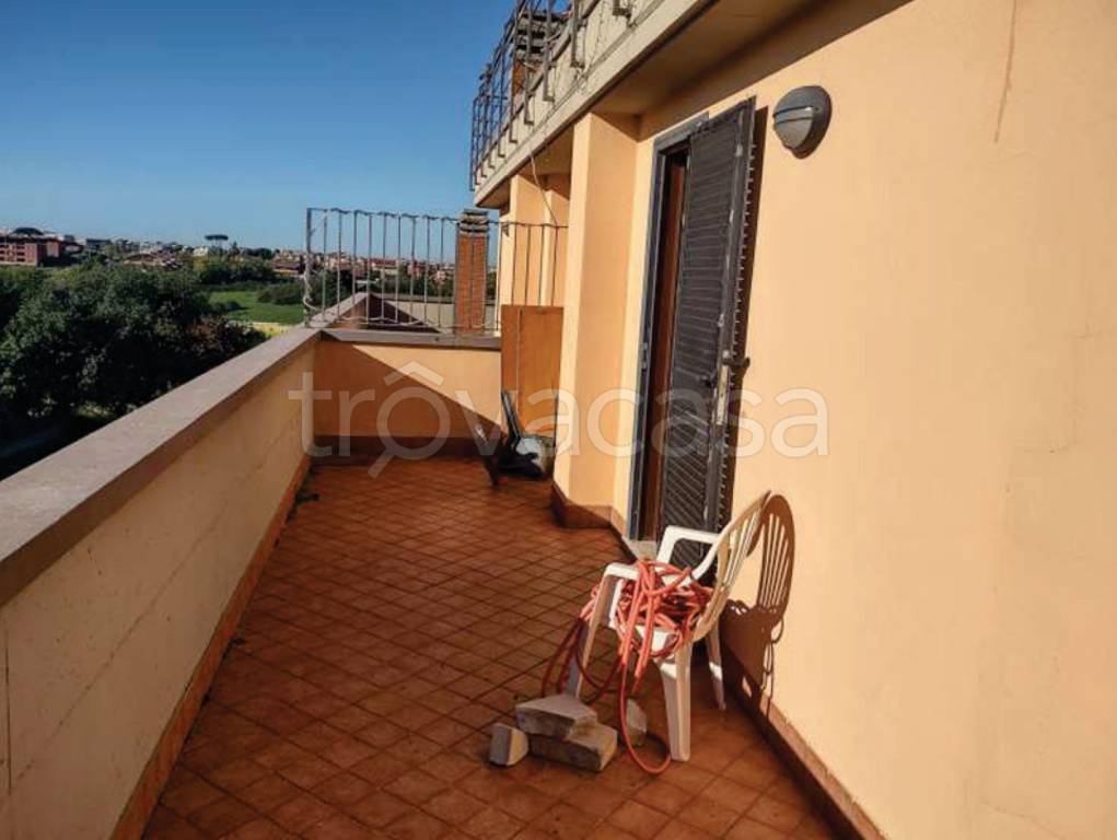 appartamento in vendita a Roma in zona Lunghezza
