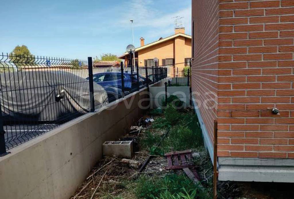 appartamento in vendita a Roma in zona Lunghezza