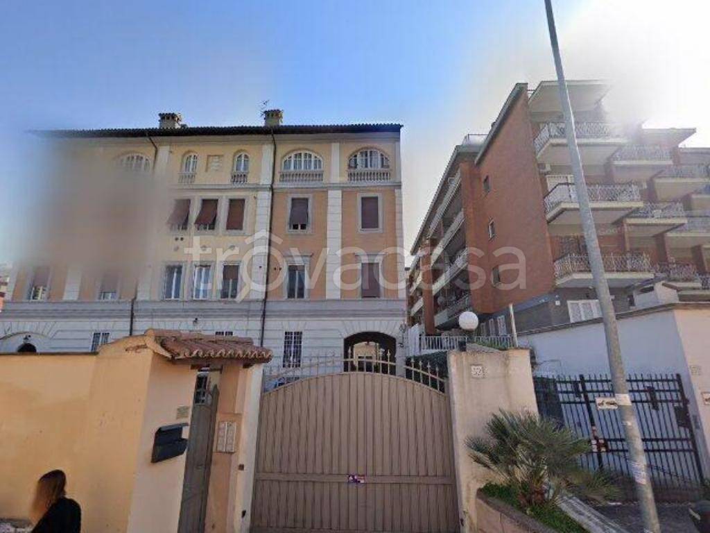 negozio in vendita a Roma in zona Tuscolano