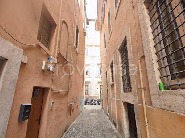 locale commerciale in vendita a Roma in zona Parione/Sant'Eustachio