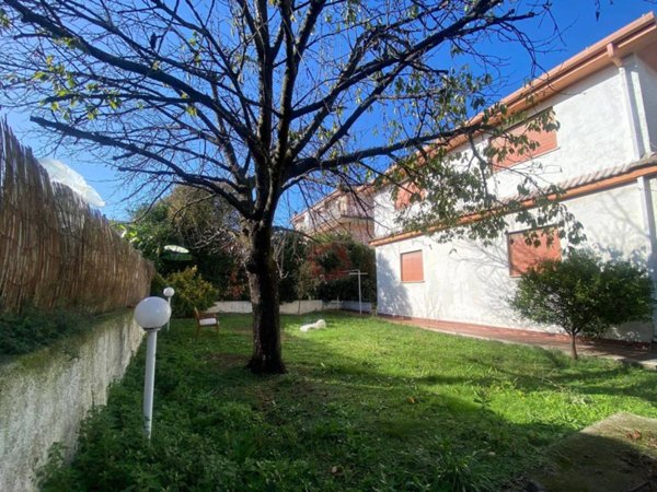 casa indipendente in vendita a Roma in zona Finocchio