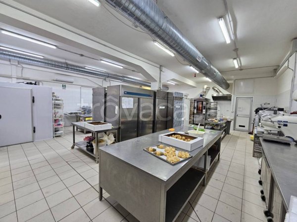 negozio in vendita a Roma in zona Appio Claudio