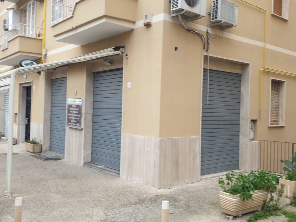 negozio in vendita a Roma in zona Alessandrino