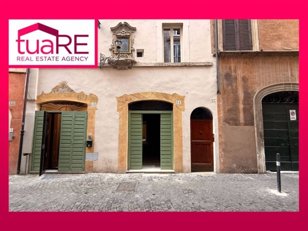 negozio in vendita a Roma in zona Rione Regola