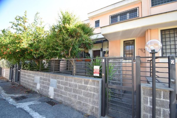 casa indipendente in vendita a Roma in zona Massimina/Casal Lumbroso