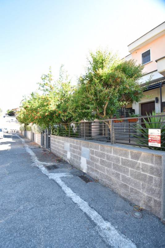 casa indipendente in vendita a Roma in zona Massimina/Casal Lumbroso