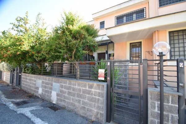 casa indipendente in vendita a Roma in zona Massimina/Casal Lumbroso