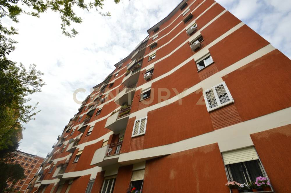 appartamento in vendita a Roma in zona Ostiense