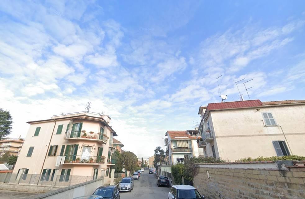 appartamento in vendita a Roma in zona Appio Pignatelli